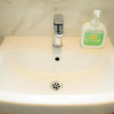 Lucky 24 - Ideal For Trade & Family - 2 Bedrooms - 3 Beds - Max 4 Guests - Close To Bae, Docks, District, Beaches Nyaraló Barrow-in-Furness