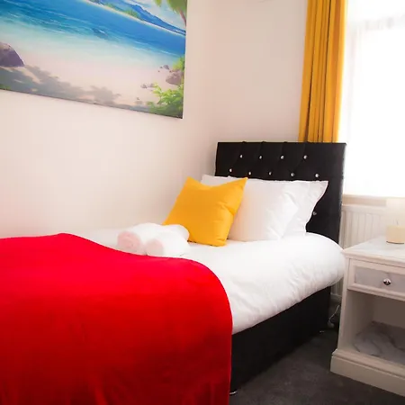 Lucky 24 - Ideal For Trade & Family - 2 Bedrooms - 3 Beds - Max 4 Guests - Close To Bae, Docks, District, Beaches Nyaraló *