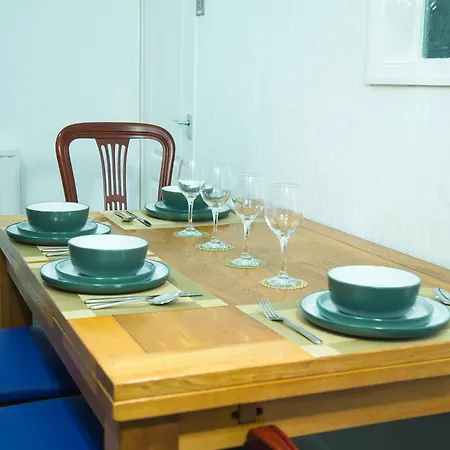 Nyaraló Lucky 24 - Ideal For Trade & Family - 2 Bedrooms - 3 Beds - Max 4 Guests - Close To Bae, Docks, District, Beaches