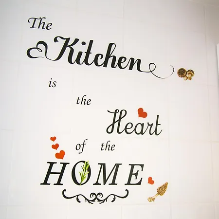 Lucky 24 - Ideal For Trade & Family - 2 Bedrooms - 3 Beds - Max 4 Guests - Close To Bae, Docks, District, Beaches Nyaraló *