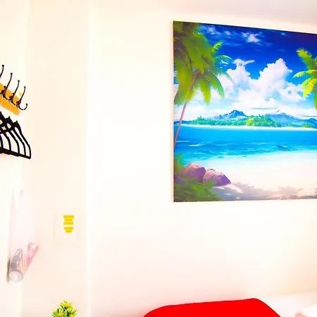 Lucky 24 - Ideal For Trade & Family - 2 Bedrooms - 3 Beds - Max 4 Guests - Close To Bae, Docks, District, Beaches