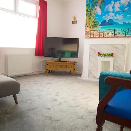 Lucky 24 - Ideal For Trade & Family - 2 Bedrooms - 3 Beds - Max 4 Guests - Close To Bae, Docks, District, Beaches * Barrow-in-Furness