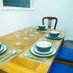 Casa de Férias Lucky 24 - Ideal For Trade & Family - 2 Bedrooms - 3 Beds - Max 4 Guests - Close To Bae, Docks, District, Beaches