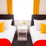 Casa de Férias Lucky 24 - Ideal For Trade & Family - 2 Bedrooms - 3 Beds - Max 4 Guests - Close To Bae, Docks, District, Beaches *