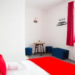 Lucky 24 - Ideal For Trade & Family - 2 Bedrooms - 3 Beds - Max 4 Guests - Close To Bae, Docks, District, Beaches Barrow-in-Furness