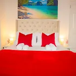 Lucky 24 - Ideal For Trade & Family - 2 Bedrooms - 3 Beds - Max 4 Guests - Close To Bae, Docks, District, Beaches Casa de Férias *