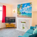 Lucky 24 - Ideal For Trade & Family - 2 Bedrooms - 3 Beds - Max 4 Guests - Close To Bae, Docks, District, Beaches Casa de Férias Barrow-in-Furness