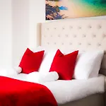 Lucky 24 - Ideal For Trade & Family - 2 Bedrooms - 3 Beds - Max 4 Guests - Close To Bae, Docks, District, Beaches *