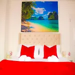 Lucky 24 - Ideal For Trade & Family - 2 Bedrooms - 3 Beds - Max 4 Guests - Close To Bae, Docks, District, Beaches