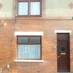 Lucky 24 - Ideal For Trade & Family - 2 Bedrooms - 3 Beds - Max 4 Guests - Close To Bae, Docks, District, Beaches Casa de Férias Barrow-in-Furness