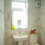 Lucky 24 - Ideal For Trade & Family - 2 Bedrooms - 3 Beds - Max 4 Guests - Close To Bae, Docks, District, Beaches Barrow-in-Furness