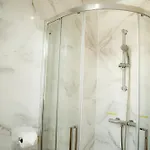 Lucky 24 - Ideal For Trade & Family - 2 Bedrooms - 3 Beds - Max 4 Guests - Close To Bae, Docks, District, Beaches Feriehus