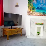 Lucky 24 - Ideal For Trade & Family - 2 Bedrooms - 3 Beds - Max 4 Guests - Close To Bae, Docks, District, Beaches Feriehus Barrow-in-Furness