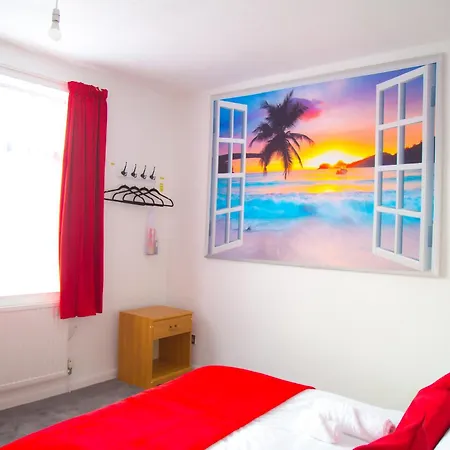 Casa de Férias Lucky 24 - Ideal For Trade & Family - 2 Bedrooms - 3 Beds - Max 4 Guests - Close To Bae, Docks, District, Beaches *