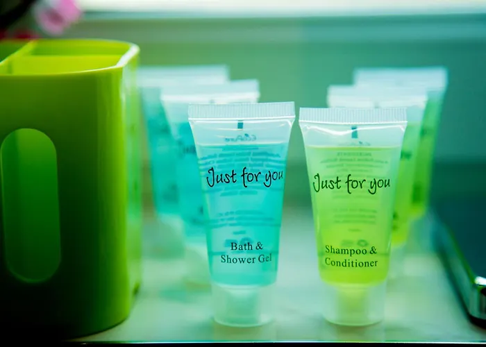 Holiday home Lucky 24 - Ideal For Trade & Family - 2 Bedrooms - 3 Beds - Max 4 Guests - Close To Bae, Docks, District, Beaches