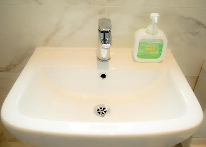 Lucky 24 - Ideal For Trade & Family - 2 Bedrooms - 3 Beds - Max 4 Guests - Close To Bae, Docks, District, Beaches Holiday home Barrow-in-Furness