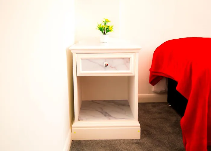 Lucky 24 - Ideal For Trade & Family - 2 Bedrooms - 3 Beds - Max 4 Guests - Close To Bae, Docks, District, Beaches * Barrow-in-Furness