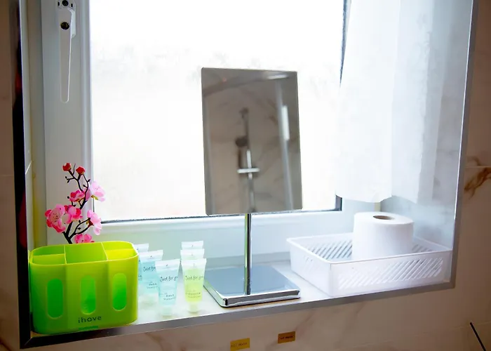 Holiday home Lucky 24 - Ideal For Trade & Family - 2 Bedrooms - 3 Beds - Max 4 Guests - Close To Bae, Docks, District, Beaches *