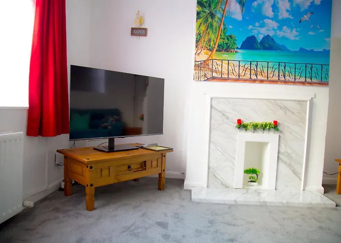 Lucky 24 - Ideal For Trade & Family - 2 Bedrooms - 3 Beds - Max 4 Guests - Close To Bae, Docks, District, Beaches Holiday home Barrow-in-Furness