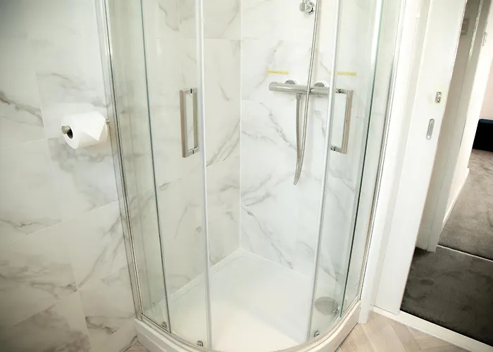 Lucky 24 - Ideal For Trade & Family - 2 Bedrooms - 3 Beds - Max 4 Guests - Close To Bae, Docks, District, Beaches Barrow-in-Furness