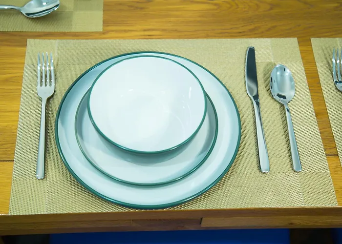 Holiday home Lucky 24 - Ideal For Trade & Family - 2 Bedrooms - 3 Beds - Max 4 Guests - Close To Bae, Docks, District, Beaches