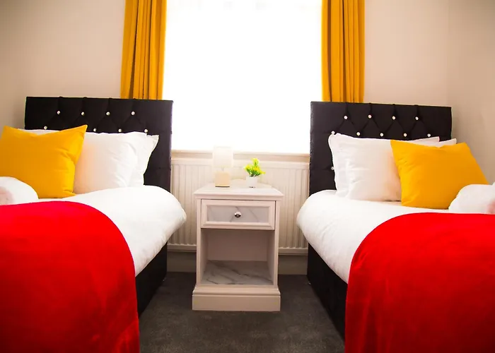 Lucky 24 - Ideal For Trade & Family - 2 Bedrooms - 3 Beds - Max 4 Guests - Close To Bae, Docks, District, Beaches