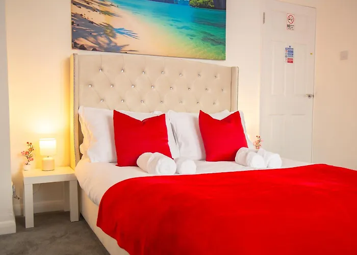 Lucky 24 - Ideal For Trade & Family - 2 Bedrooms - 3 Beds - Max 4 Guests - Close To Bae, Docks, District, Beaches Holiday home