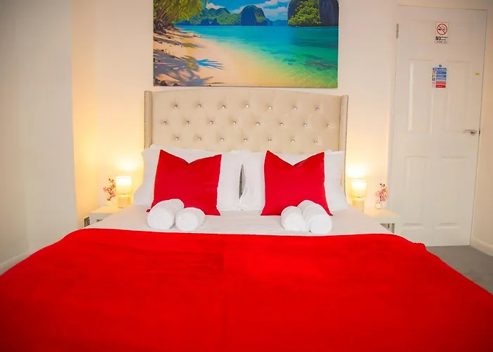 Lucky 24 - Ideal For Trade & Family - 2 Bedrooms - 3 Beds - Max 4 Guests - Close To Bae, Docks, District, Beaches Holiday home *