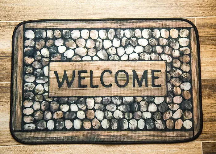 Holiday home Lucky 24 - Ideal For Trade & Family - 2 Bedrooms - 3 Beds - Max 4 Guests - Close To Bae, Docks, District, Beaches *