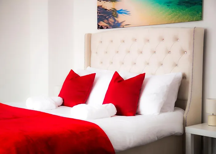 Lucky 24 - Ideal For Trade & Family - 2 Bedrooms - 3 Beds - Max 4 Guests - Close To Bae, Docks, District, Beaches *