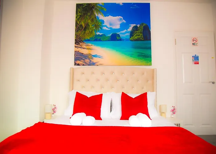 Lucky 24 - Ideal For Trade & Family - 2 Bedrooms - 3 Beds - Max 4 Guests - Close To Bae, Docks, District, Beaches