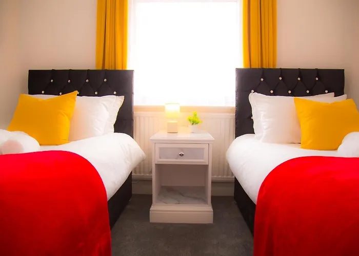 Lucky 24 - Ideal For Trade & Family - 2 Bedrooms - 3 Beds - Max 4 Guests - Close To Bae, Docks, District, Beaches Holiday home