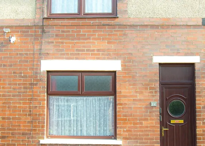 Lucky 24 - Ideal For Trade & Family - 2 Bedrooms - 3 Beds - Max 4 Guests - Close To Bae, Docks, District, Beaches Holiday home Barrow-in-Furness