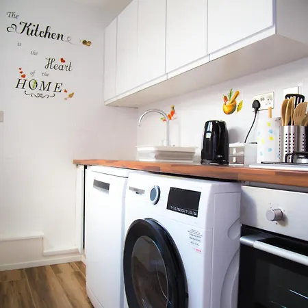 Σπίτι διακοπών Lucky 24 - Ideal For Trade & Family - 2 Bedrooms - 3 Beds - Max 4 Guests - Close To Bae, Docks, District, Beaches
