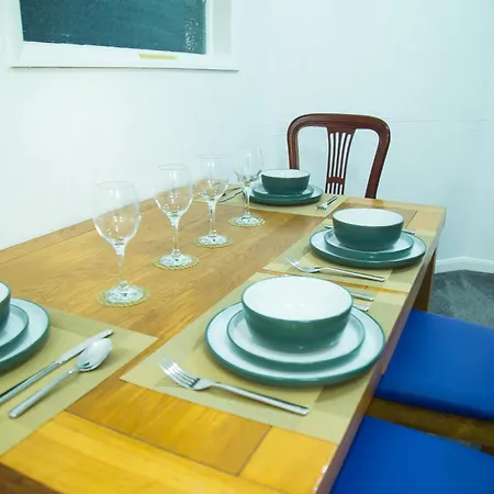 Σπίτι διακοπών Lucky 24 - Ideal For Trade & Family - 2 Bedrooms - 3 Beds - Max 4 Guests - Close To Bae, Docks, District, Beaches