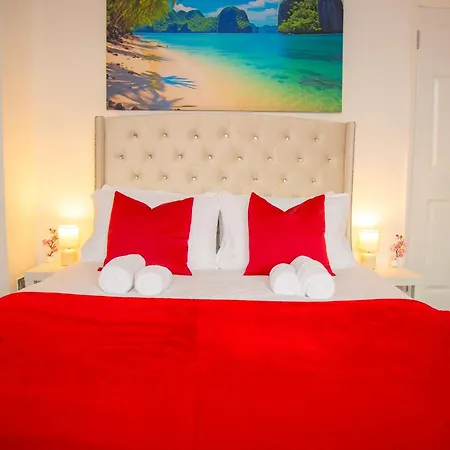 Lucky 24 - Ideal For Trade & Family - 2 Bedrooms - 3 Beds - Max 4 Guests - Close To Bae, Docks, District, Beaches Ferienhaus *